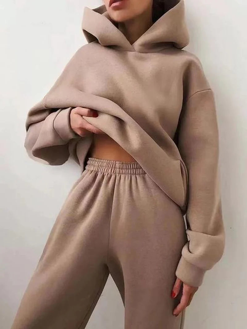 Stay Cozy and Chic This Winter with Our Oversized Two-Piece Tracksuit for Women - Sweatshirt & Trouser Set