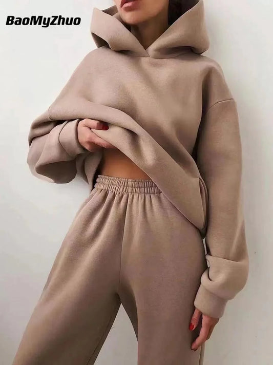 Stay Cozy and Chic This Winter with Our Oversized Two-Piece Tracksuit for Women - Sweatshirt & Trouser Set