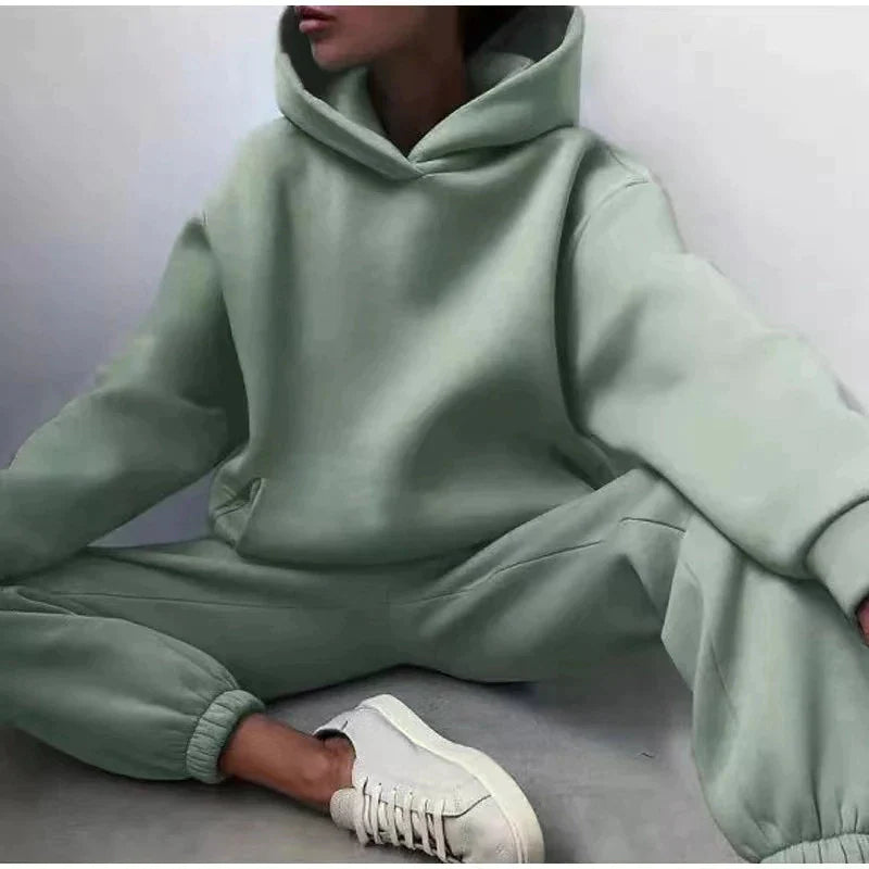 Stay Cozy and Chic This Winter with Our Oversized Two-Piece Tracksuit for Women - Sweatshirt & Trouser Set