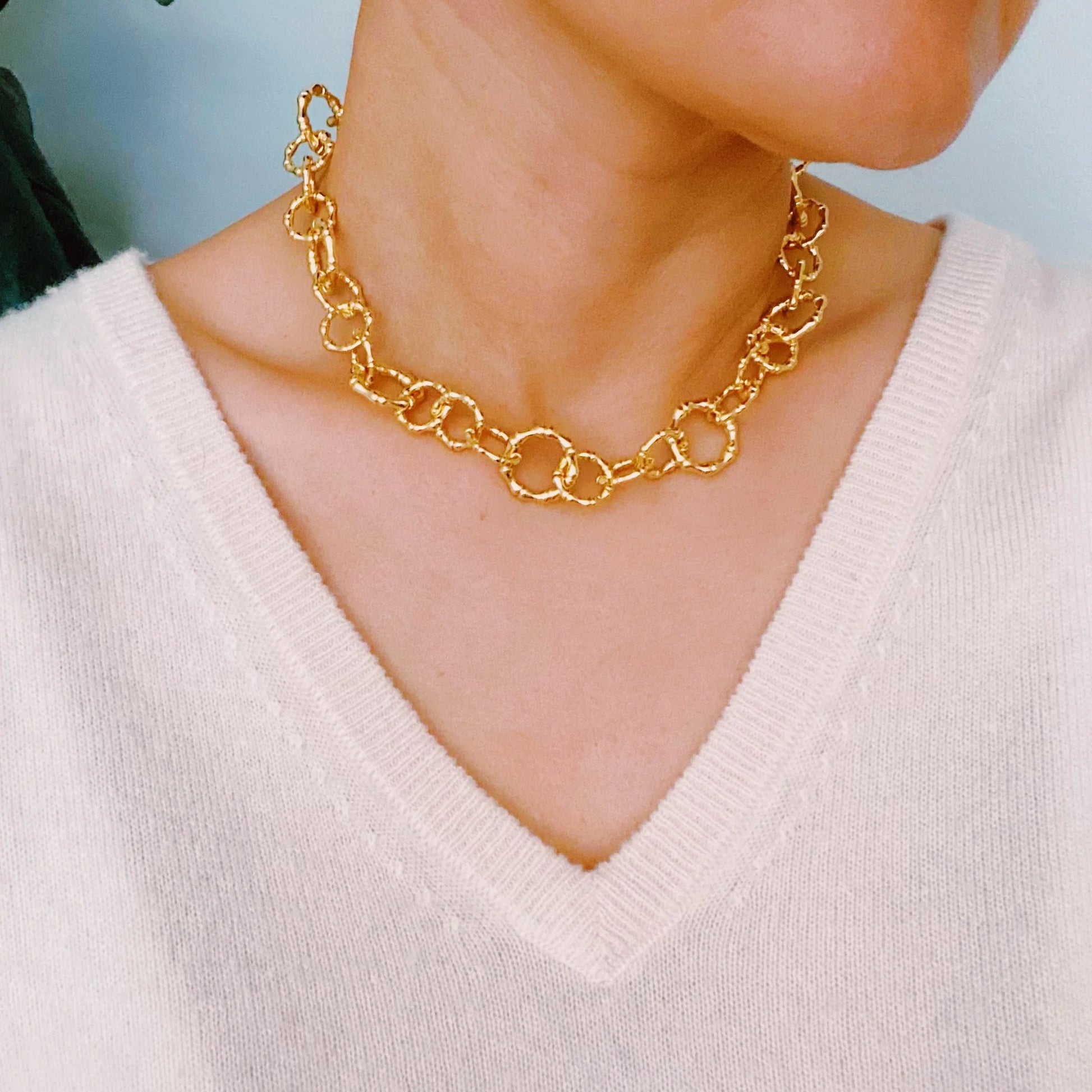 Linked Chain Necklace with Artistic Design