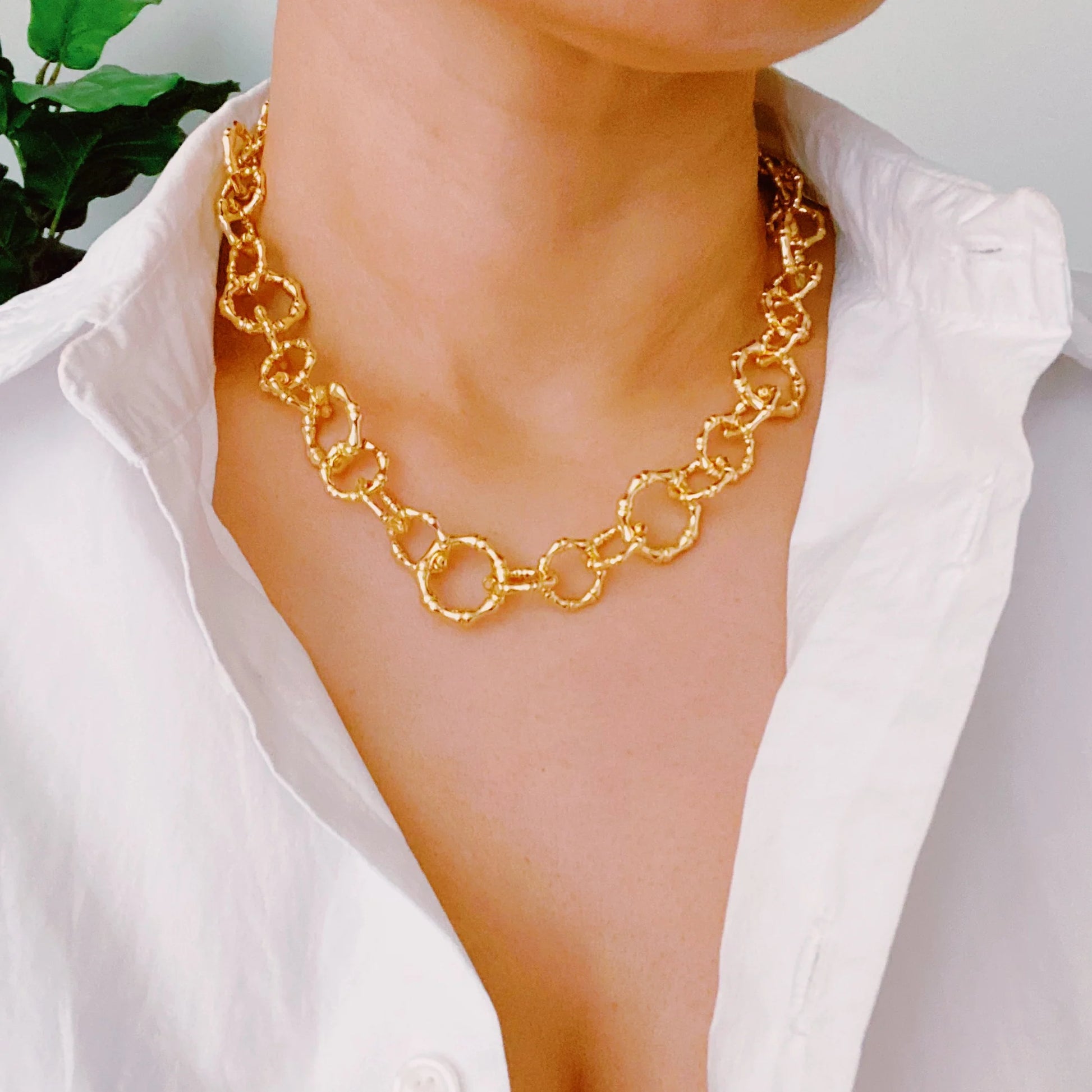 Linked Chain Necklace with Artistic Design