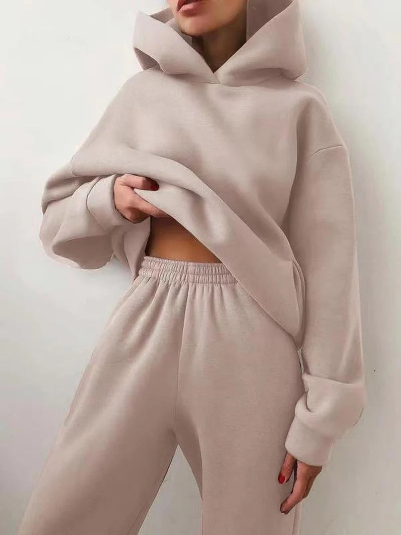 Stay Cozy and Chic This Winter with Our Oversized Two-Piece Tracksuit for Women - Sweatshirt & Trouser Set
